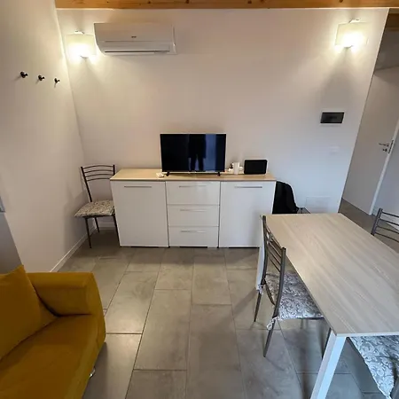 Francesco's House-airport 公寓 *