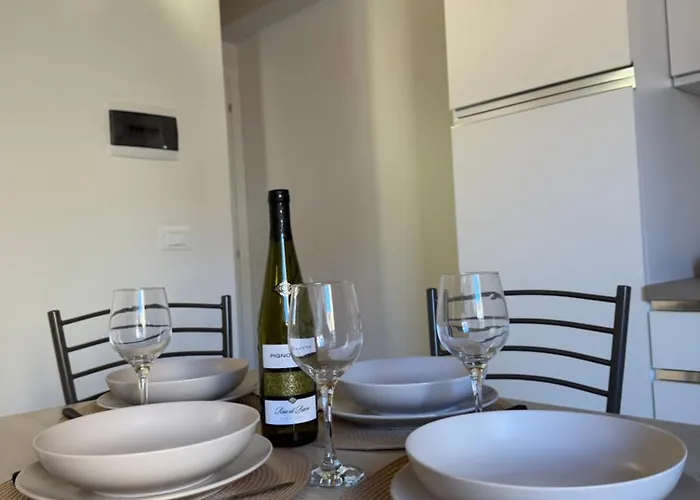 Francesco's House-airport