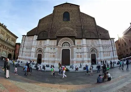 Francesco's House-airport