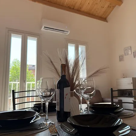 Francesco's House-airport *